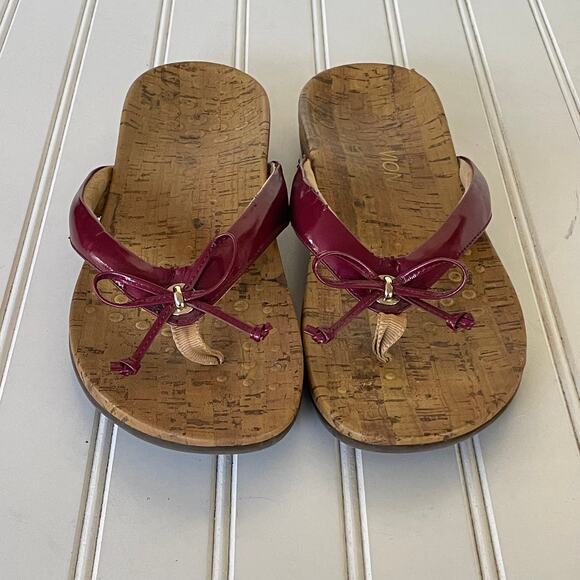 Vionic Red Patent leather flip flops size 10 - Picture 12 of 12